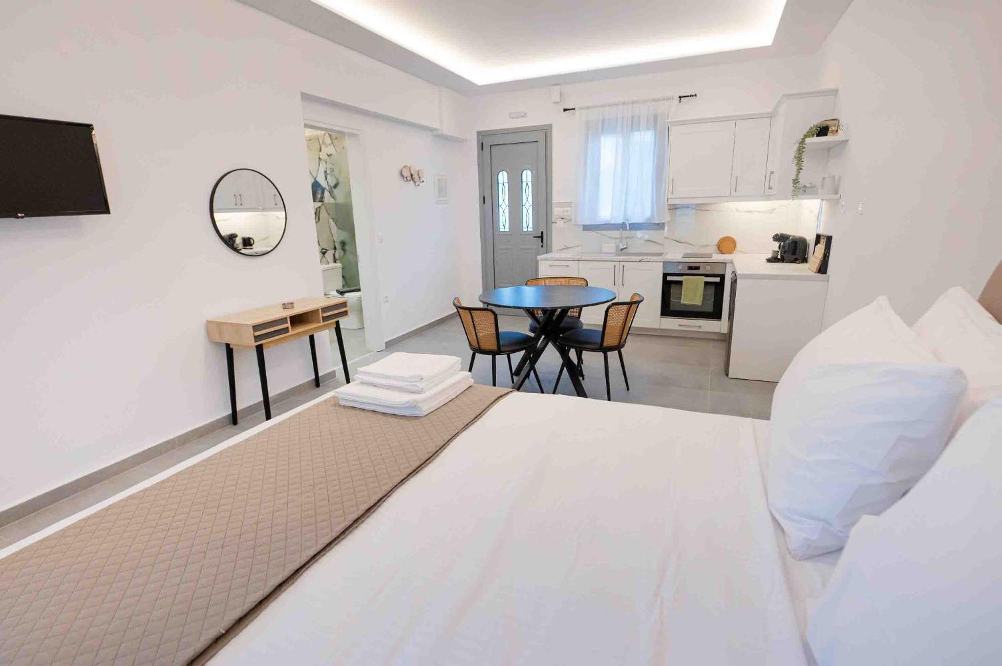 Poros Town Sophie'S Apartments 3&4 מראה חיצוני תמונה